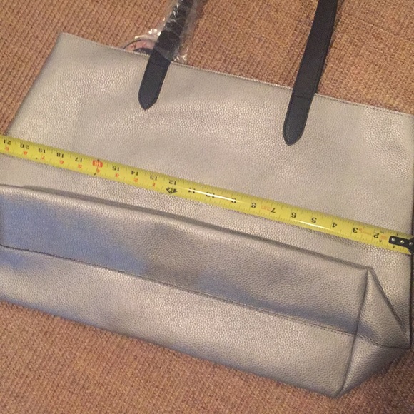 NWT Large Silver Vegan Tote - Picture 4 of 4